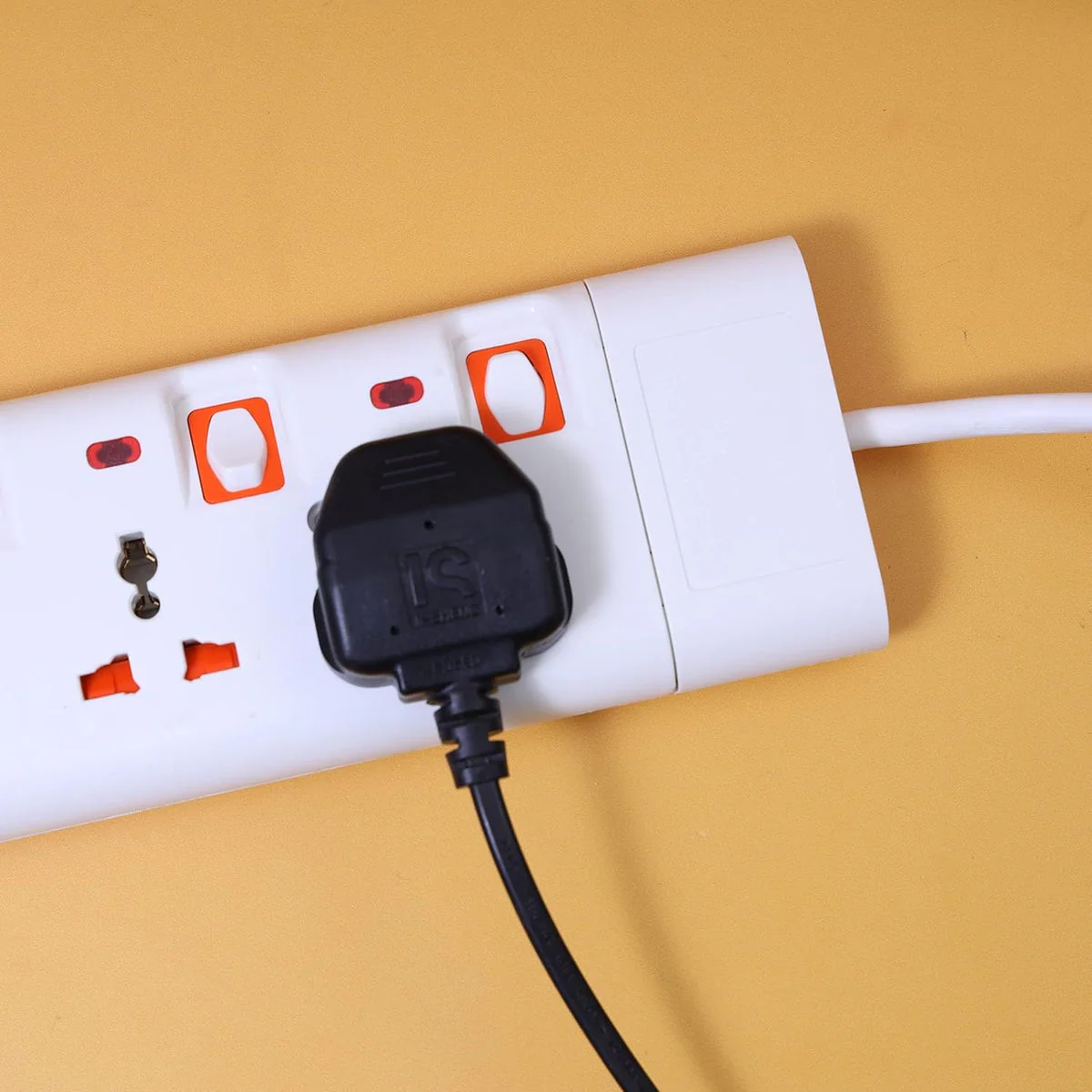 وصلة كهربائية جيباس ثلاثي المنافذ بطول ٣ أمتار وUSB للشحن السريع - Image 4