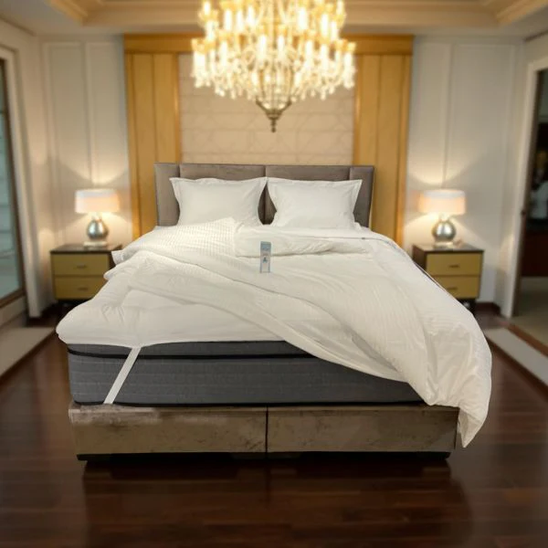 طقم مستلزمات سرير 9 قطع من ARMN Cloud - أبيض، لحاف 220*260 سم، تصميم مطرز وحشوة هولوفايبر. - Image 4