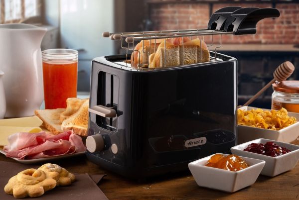توستر بفتحتين من Ariete New Breakfast 157 - Image 2