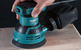 حفافة دائرية 240 واط M9204B من ماكيتا Makita