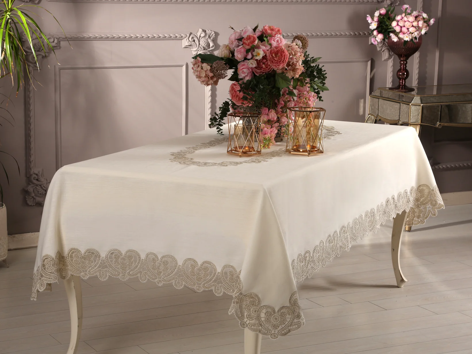 مفرش طاولة 160*300سم بتصميم Almira من Daimon Home - كريمي