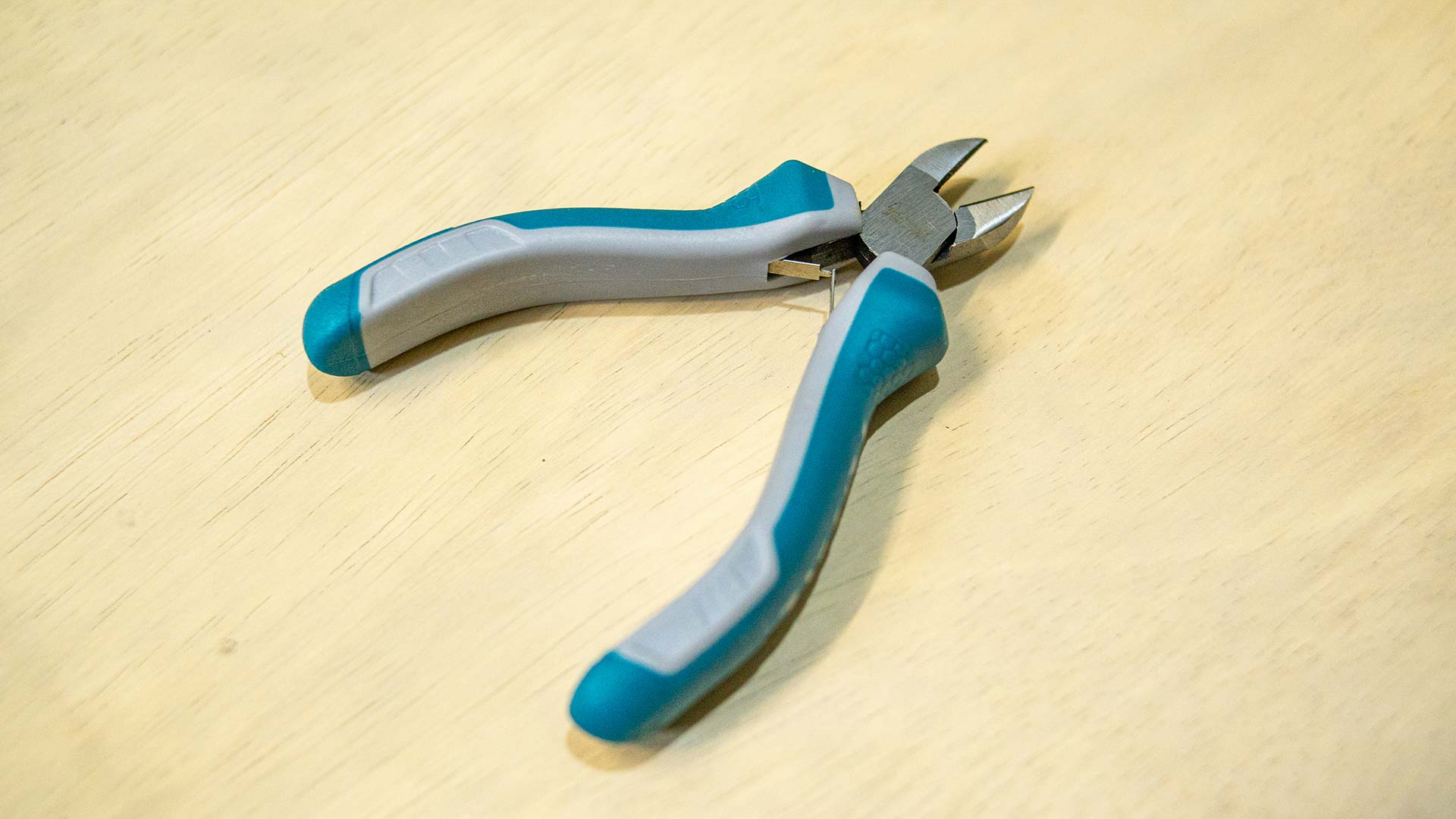قطاعة 4.5" الكتروني من Total - Image 2